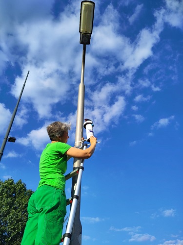 20240624 meetkastjes ophangen 01.jpg